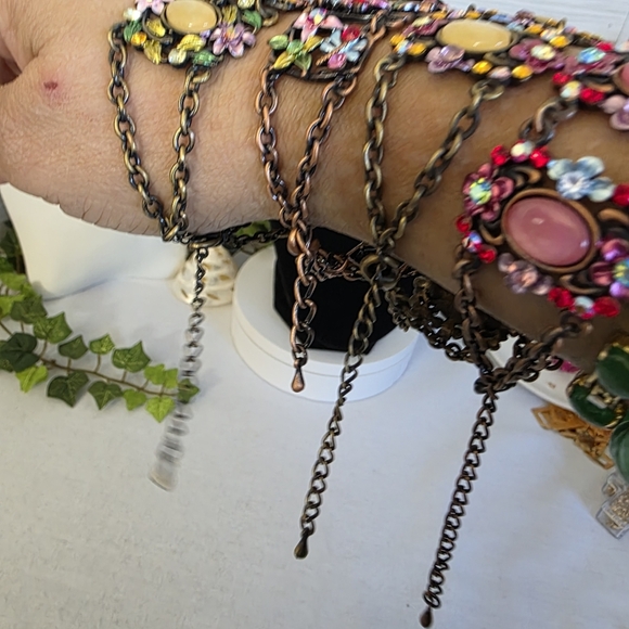 Vintage Antique Gold Bracelet With Floral Flowers Design - Picture 11 of 11